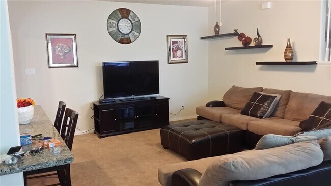 Building Photo - 8303 Greys Ln