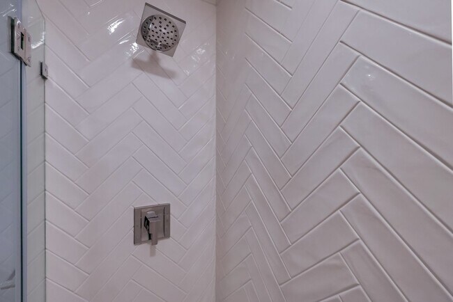 Building Photo - Brand New Loft in Prime Koreatown with DTLA Skyline Views Available! Must See! Call Today