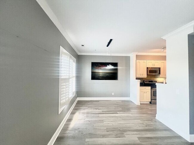 Building Photo - Mayfaire Townview 3rd floor 2BR unit with ...