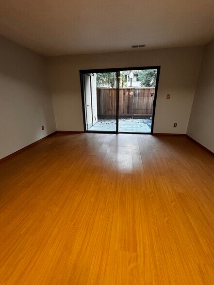 Building Photo - 2161 Northwood Cir