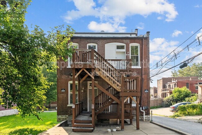 Building Photo - 3021 Iowa Ave
