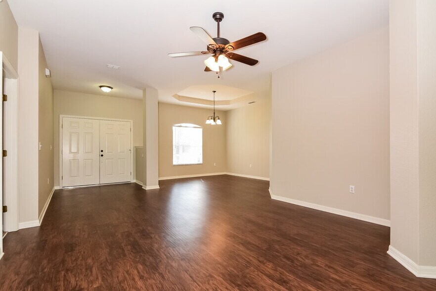 Building Photo - 3677 Sandhill Crane Dr