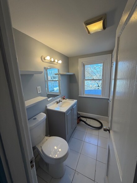 Building Photo - 409 S Shippen St