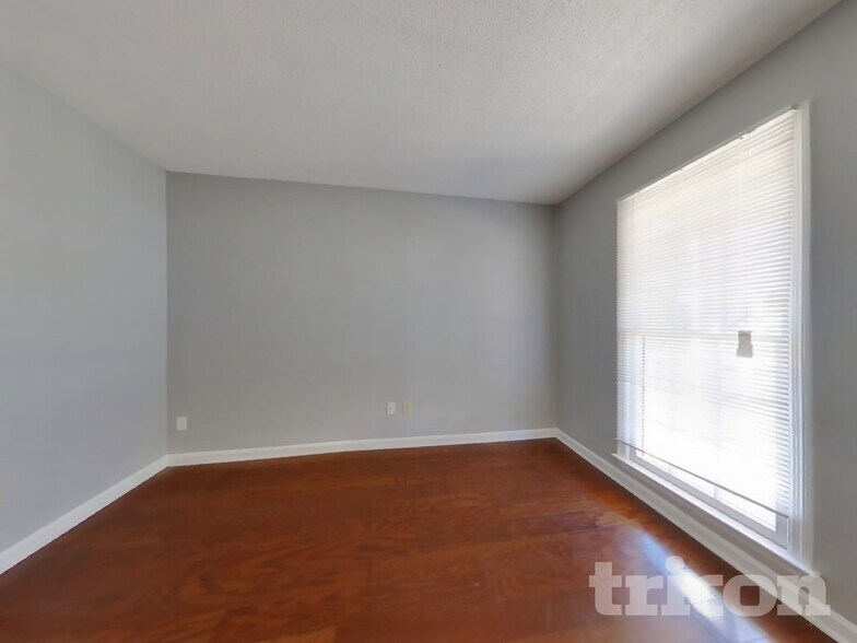 Building Photo - 4981 Brownwood Dr