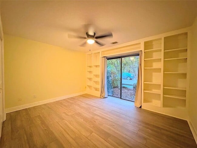 Building Photo - 2939 Rivercrest Dr