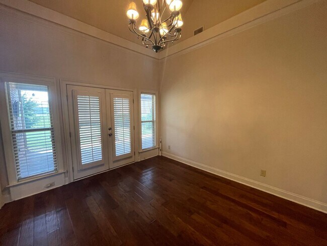 Building Photo - Beautiful 5 Bedroom 3 Bath In Taylor Lakes...