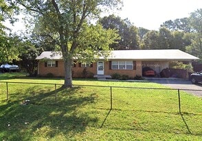 Building Photo - 2125 Cherry St SE