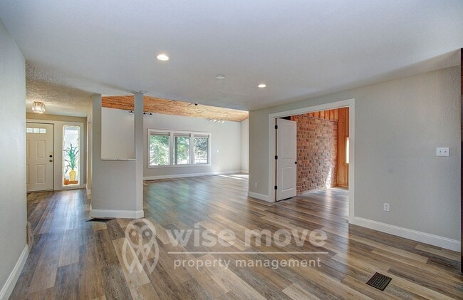 Building Photo - Felida Park- 4 Bedrooms on 1.5 Acres