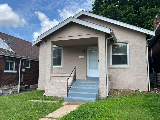 Building Photo - "Charming 2-Bedroom Retreat with Wood Floors with Basement!"