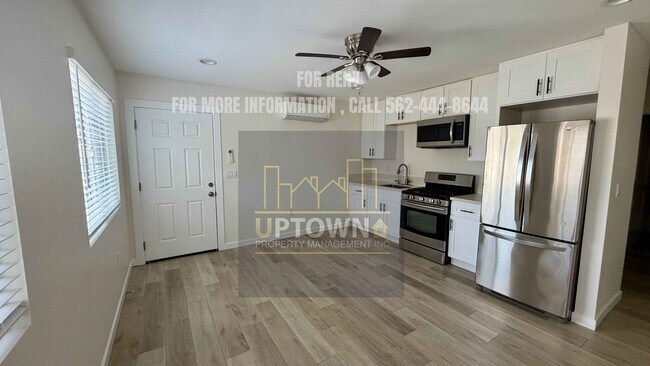 Building Photo - 8535 Bradwell Ave