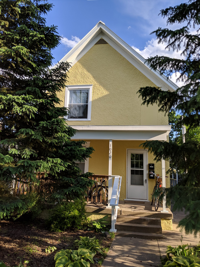 Building Photo - 1020