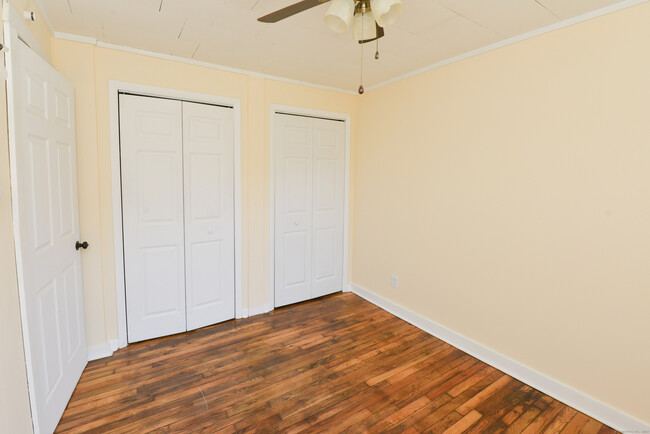 Building Photo - 130 Circle Dr