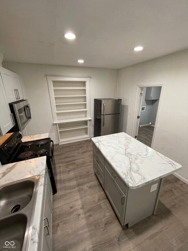 Building Photo - 12 N Randolph St