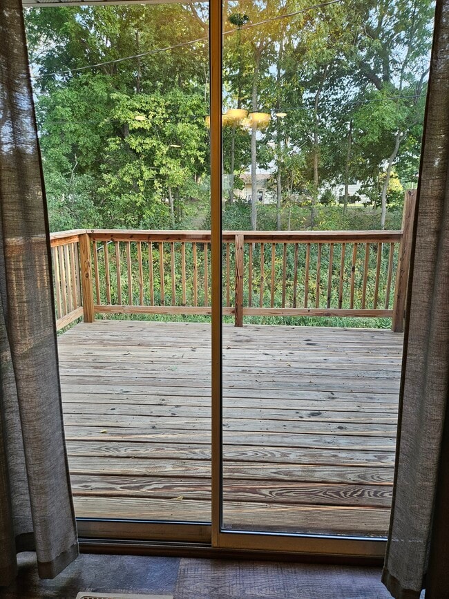 Building Photo - 216 Union St NE