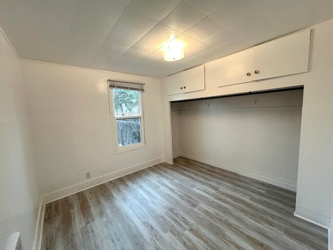 Building Photo - Cottage Style 1 Bed Home with a Large Yard & Storage Shed for Rent