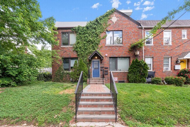 Building Photo - Modern 2B/2B with Parking | Minutes to Brookland Metro, Catholic University, MedStar & Children’s...
