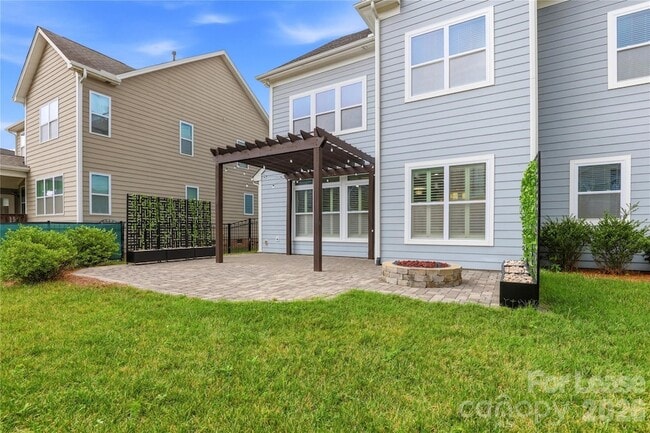 Building Photo - 5401 Meadowcroft Way