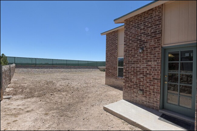 Building Photo - 14408 Escalera Dr