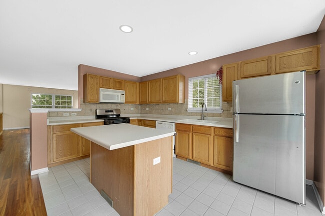 Building Photo - 62 E Clare Ct
