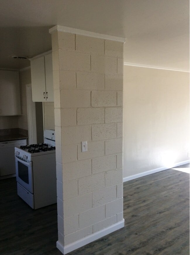 Building Photo - APPLY FOR THIS BEAUTIFUL HOME TODAY!