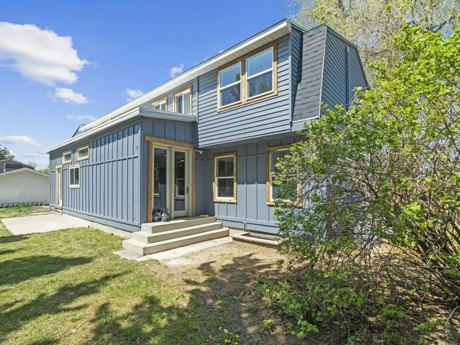 Building Photo - 1630 Ridgemark Dr