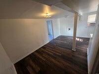 Building Photo - 916 N Poplar St