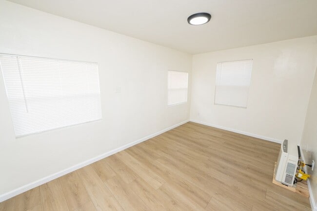 Building Photo - Detached One Bedroom - One Bath ADU (available now $2,195 a month)