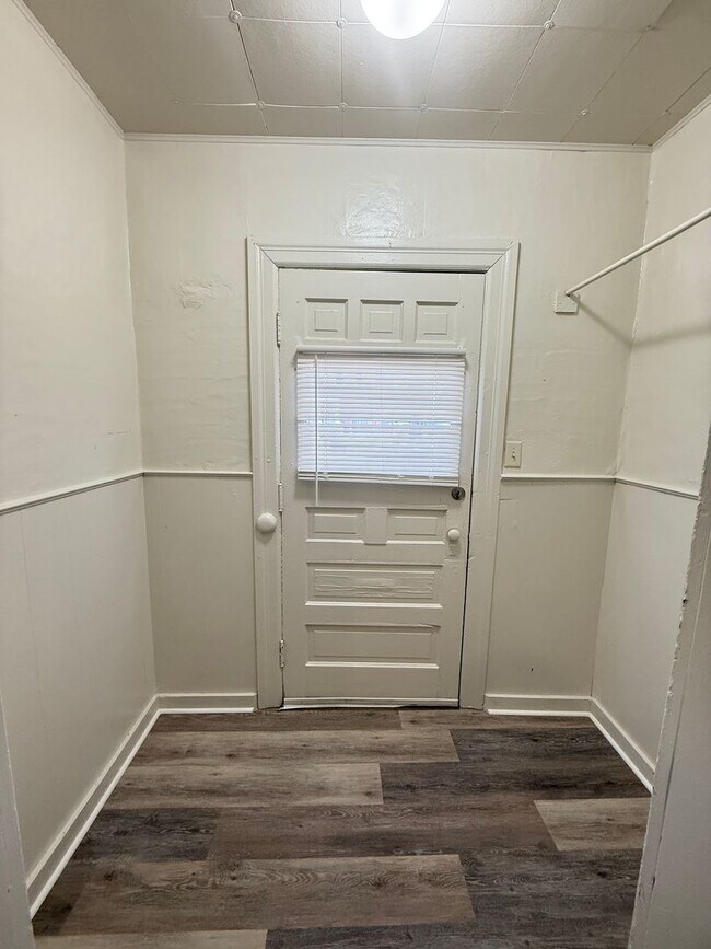 Building Photo - 334 W Wesley St