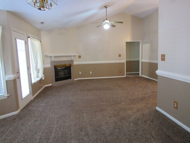 Building Photo - 3 BR 2 BA Hunters Creek