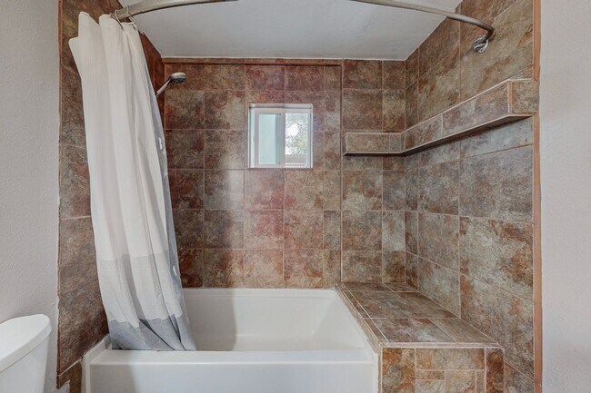 Building Photo - 2830 Floral Rd NW