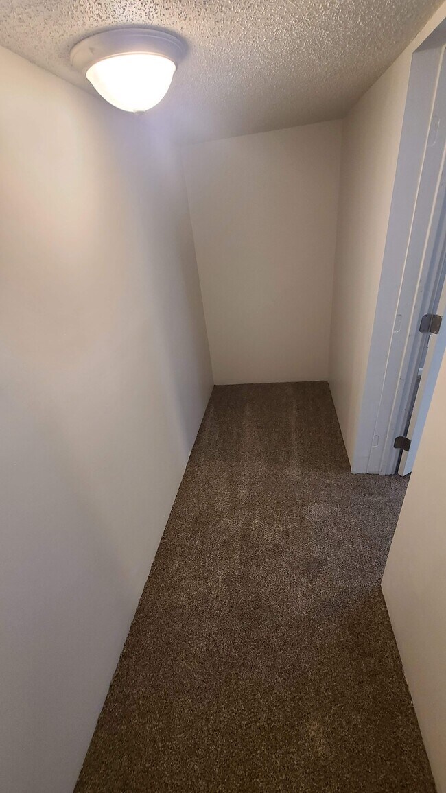 Building Photo - 112 S Crysler Ave