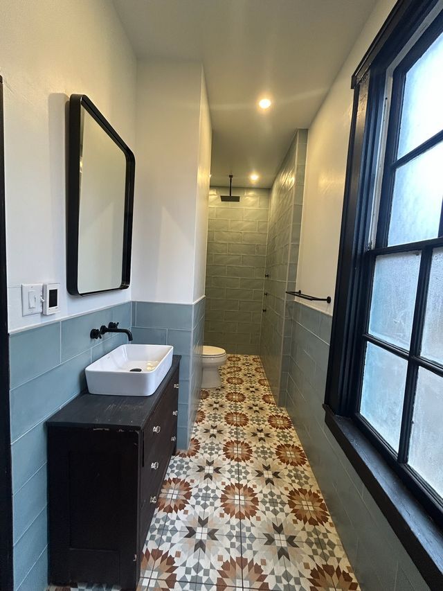 Building Photo - 644 Dayton St