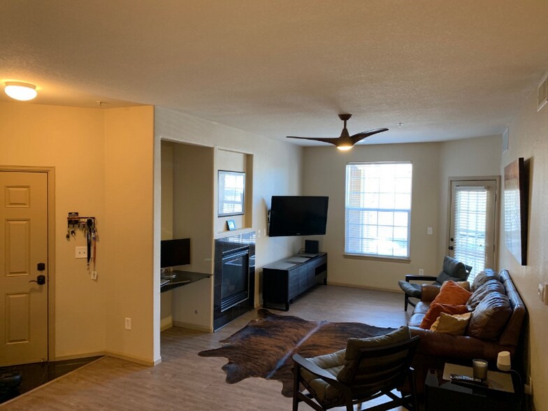 Building Photo - 2855 Blue Sky Cir