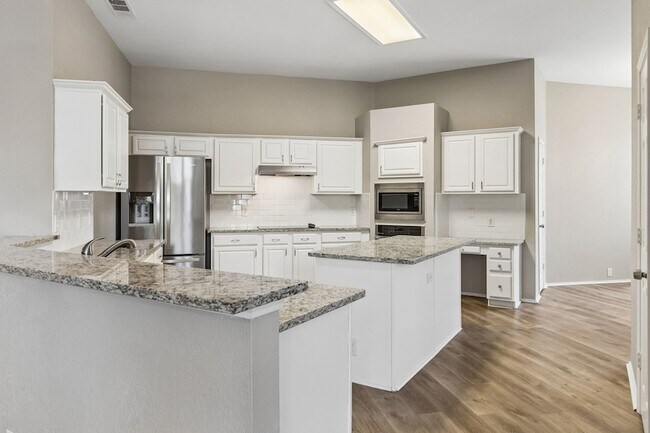 Building Photo - 3313 Heatherbrook Dr