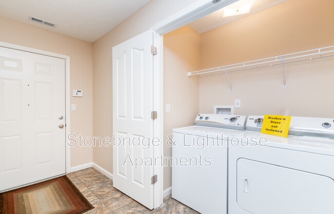 Building Photo - 201 Stonebench Cir