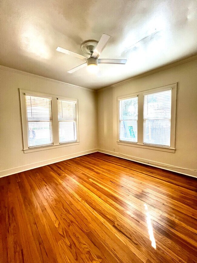 Building Photo - Charming 1940s Bungalow