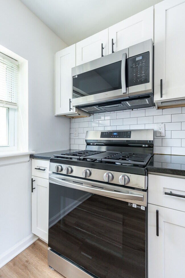 Building Photo - 2112 Sigel St