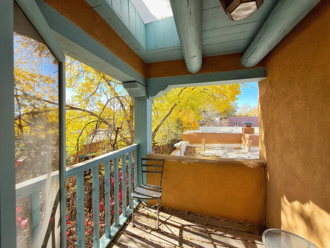 Building Photo - 624 Galisteo St