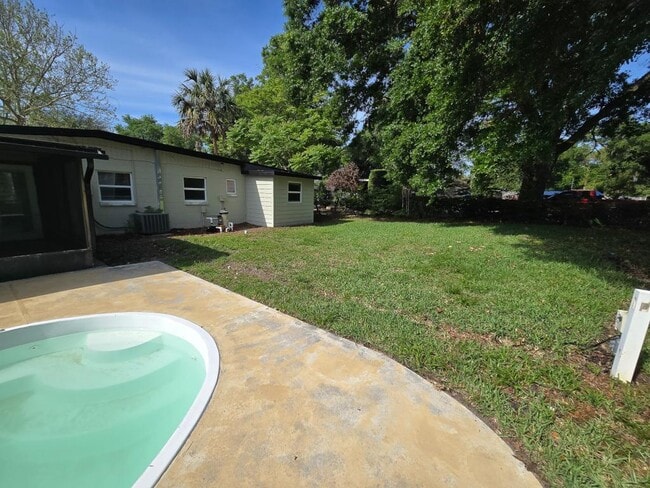 Building Photo - 2921 Sunset Rd