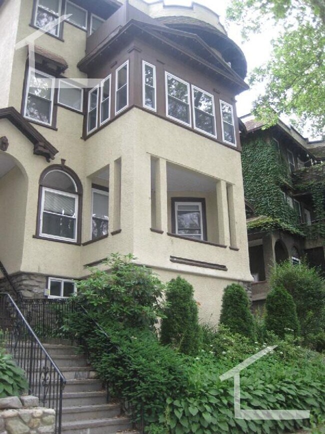 Building Photo - Unique Brookline 3 Bed. For Y__ 9/1/26