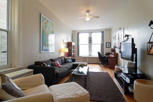 Building Photo - 827 N Damen Ave