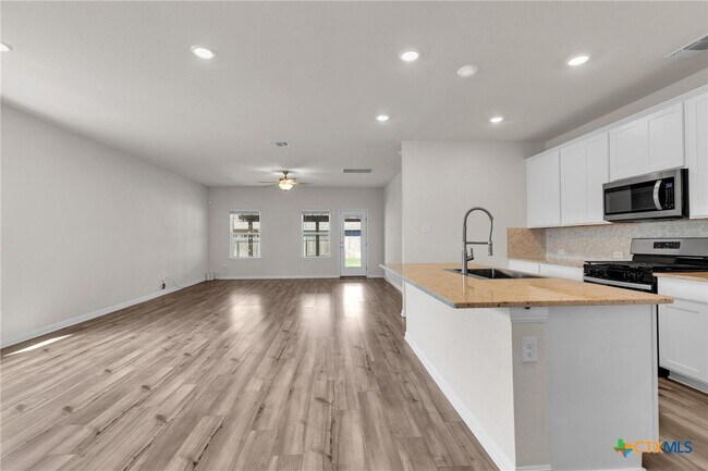Building Photo - 104 Javans Nest