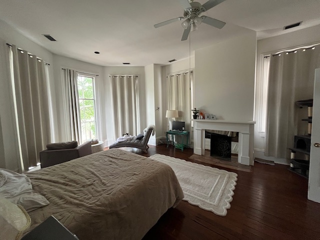 Bedroom - 215 W Gwinnett St