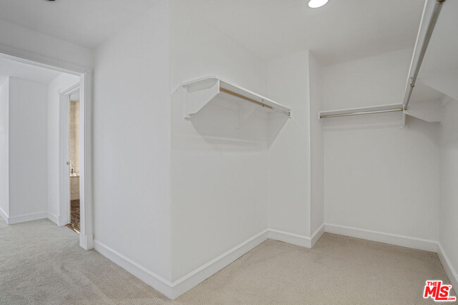 Building Photo - 900 W Olympic Blvd