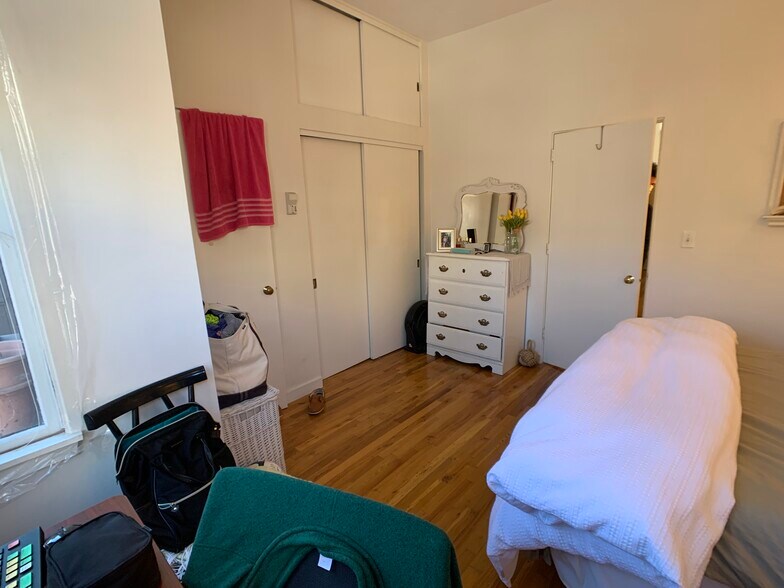 Building Photo - 229 W Canton St