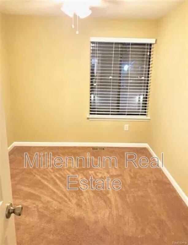 Building Photo - 50432 Bay Run S