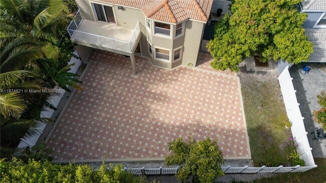 Building Photo - 2658 Sawyer Terrace