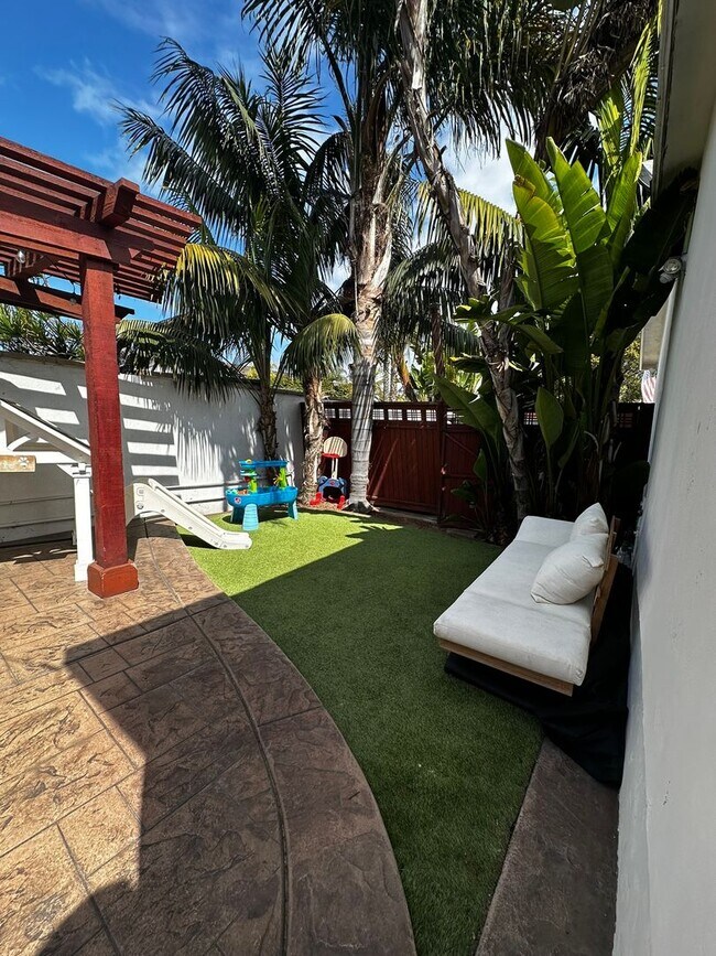 Building Photo - Gorgeous 3-Bedroom 2 bath Home with Pool A...