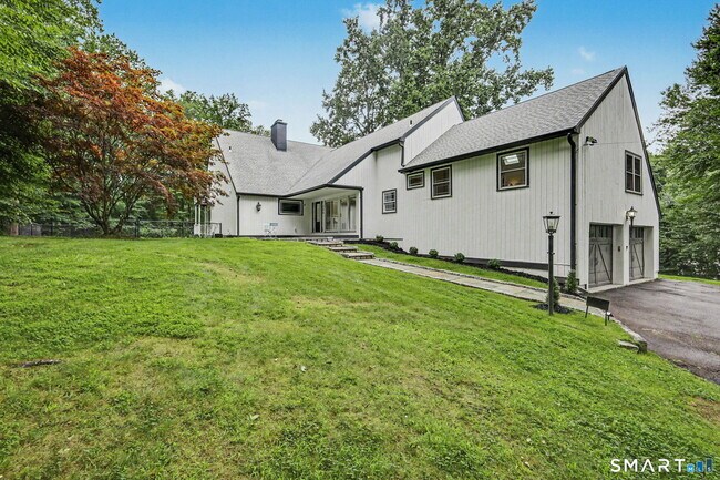 Building Photo - 158 Steep Hill Rd