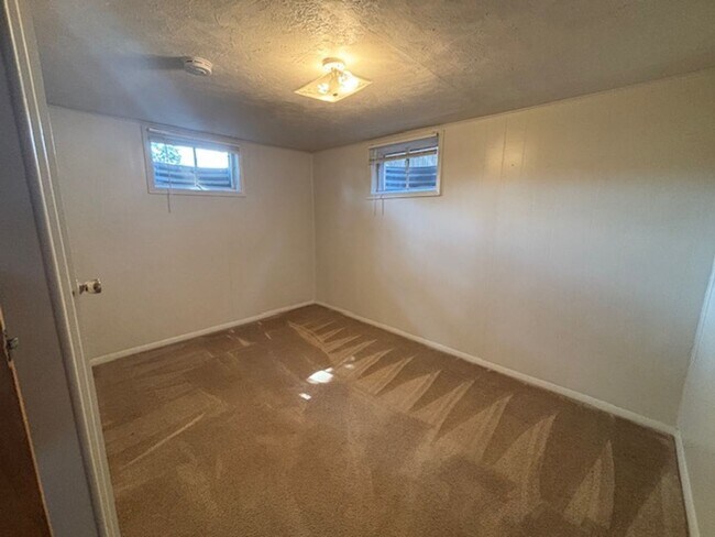 Building Photo - Very nice Family Home located in southern ...